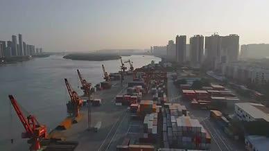 清晨集装箱物流货柜码头视频的预览图